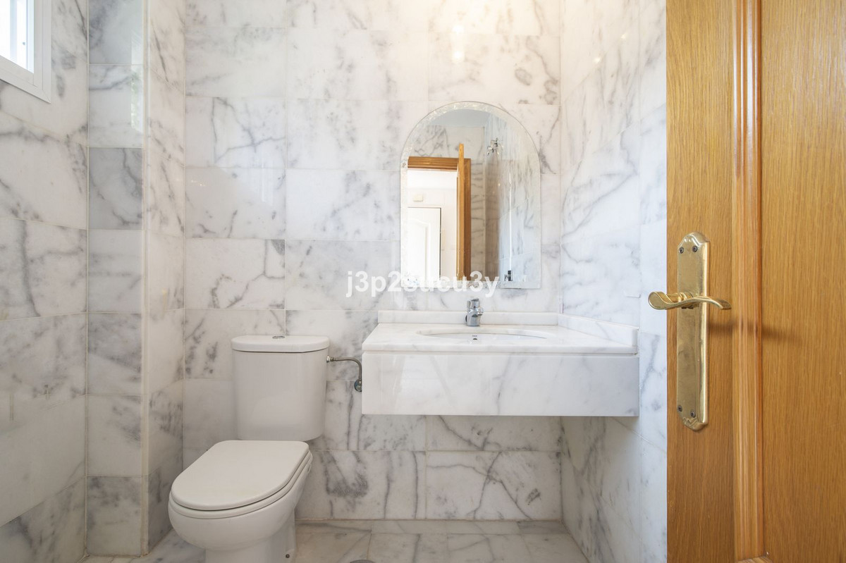3 Bedroom Villa for Sale in Estepona — 9