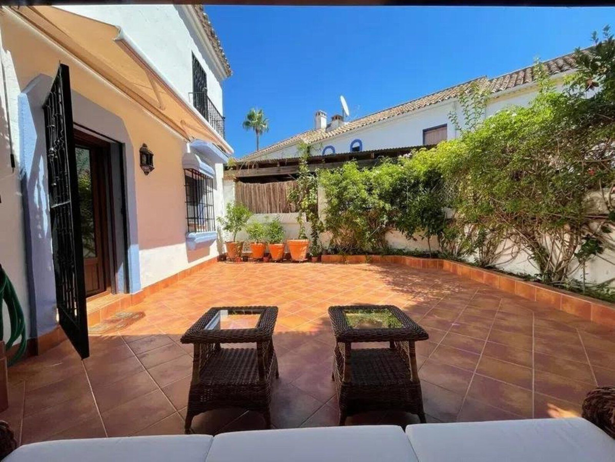 3 Bedroom Villa for Sale in Guadalmina Baja — 5