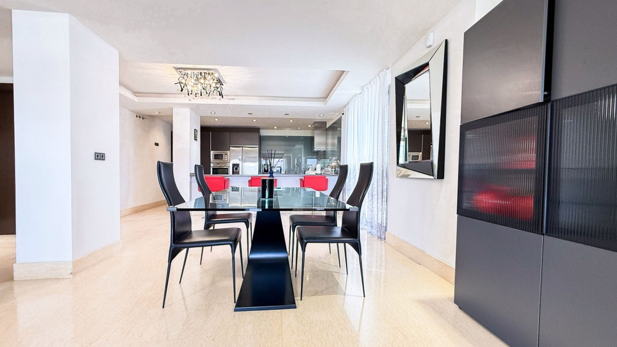 3 Bedroom Apartment for Sale in Benahavís — 2