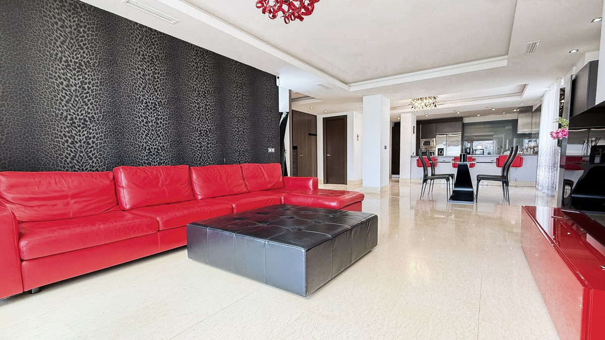 3 Bedroom Apartment for Sale in Benahavís — 6