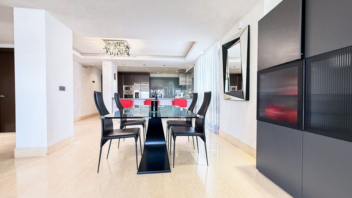 3 Bedroom Apartment for Sale in Benahavís — 7