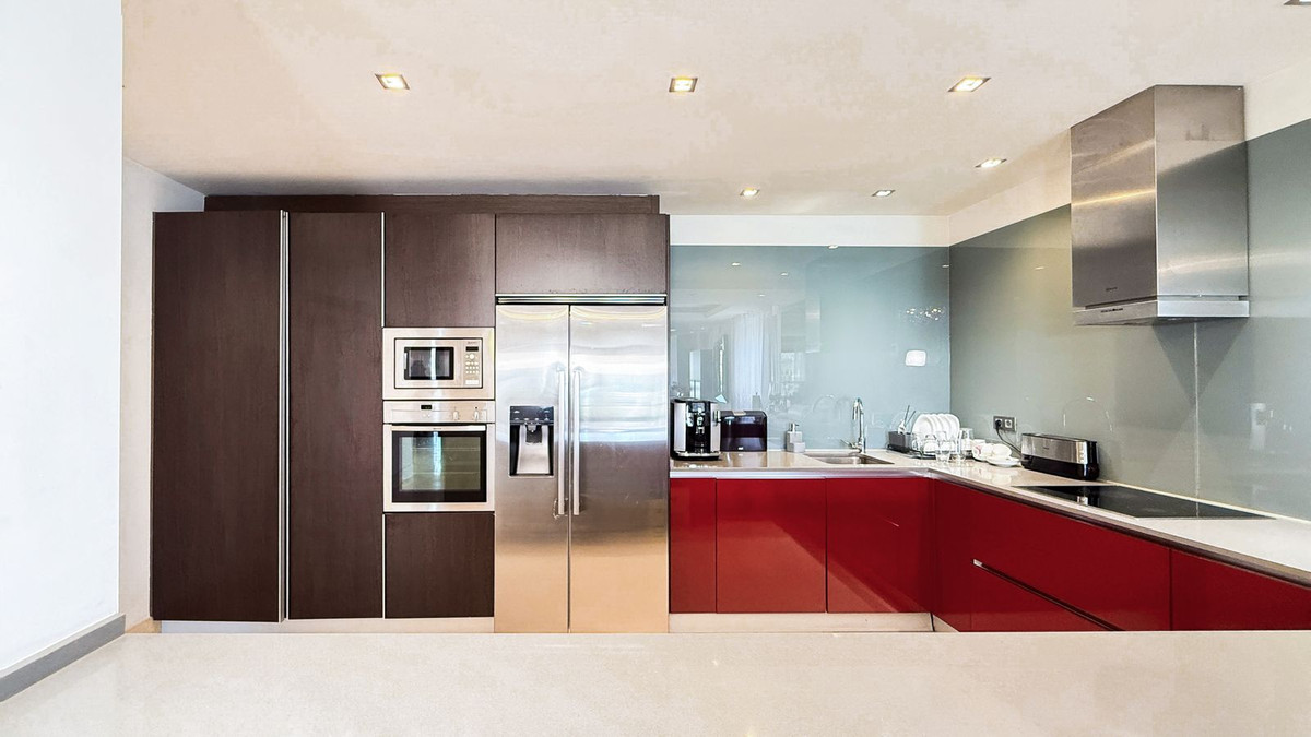 3 Bedroom Apartment for Sale in Benahavís — 8