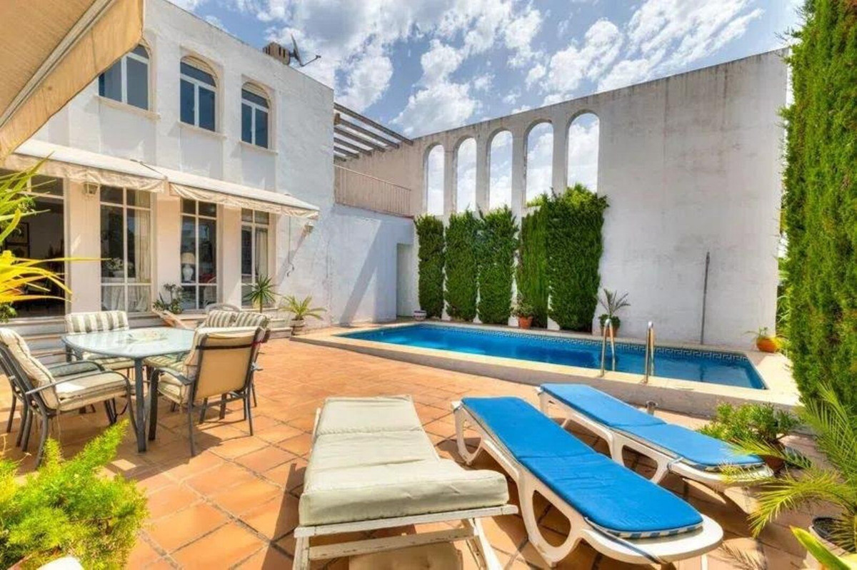 5 Bedroom Villa for Sale in Nueva Andalucía — 3