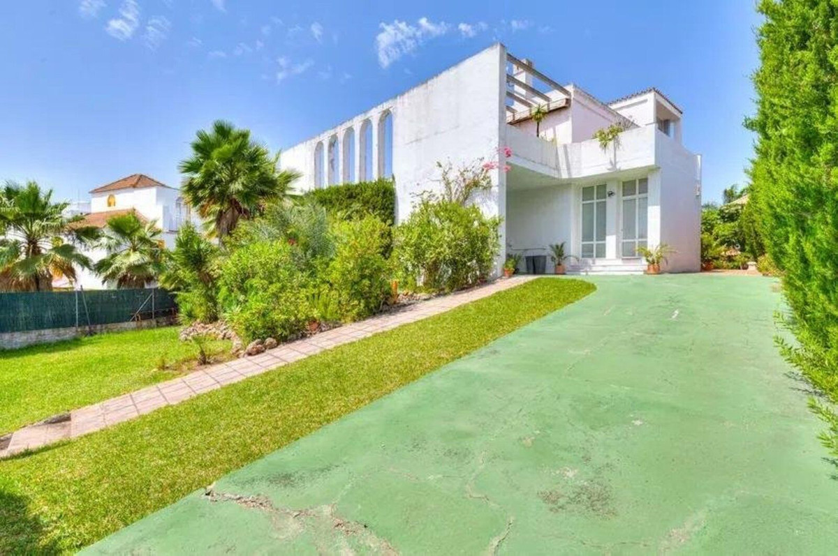5 Bedroom Villa for Sale in Nueva Andalucía — 6