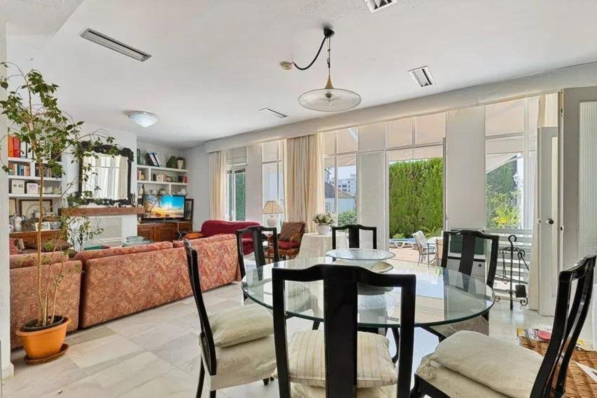 5 Bedroom Villa for Sale in Nueva Andalucía — 9