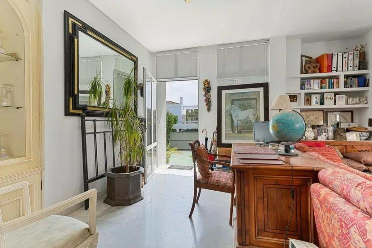 5 Bedroom Villa for Sale in Nueva Andalucía — view 10