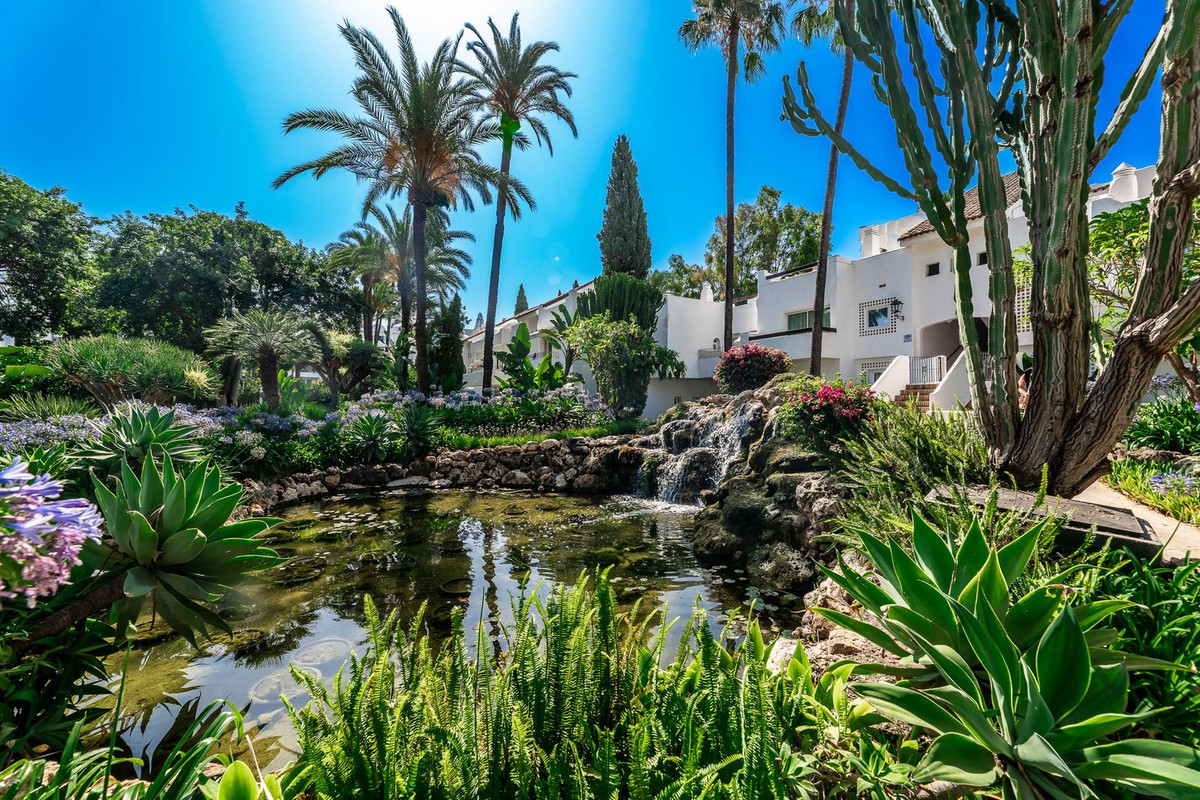 4 Bedroom Apartment for Sale in Puerto Banús