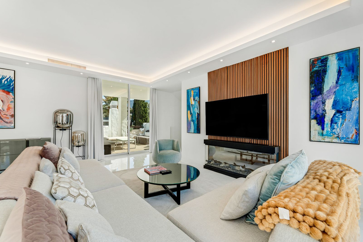 4 Bedroom Apartment for Sale in Puerto Banús — 3