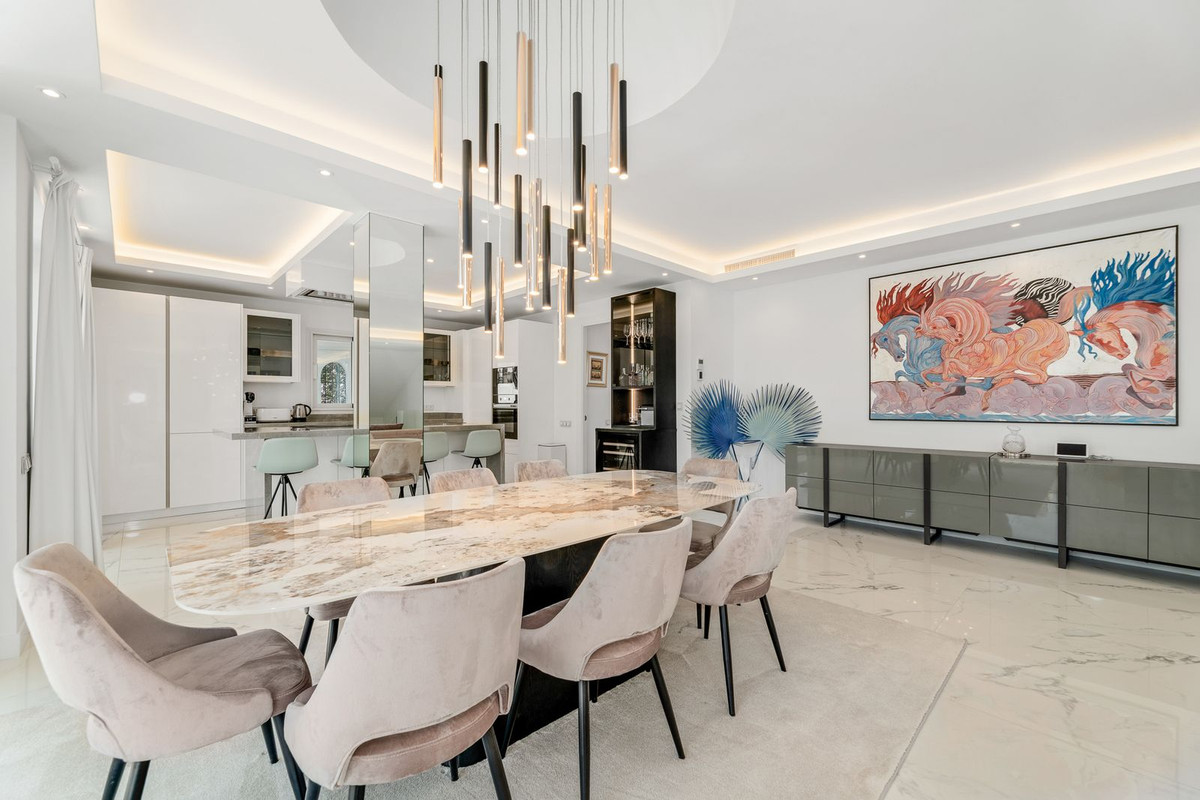 4 Bedroom Apartment for Sale in Puerto Banús — 5