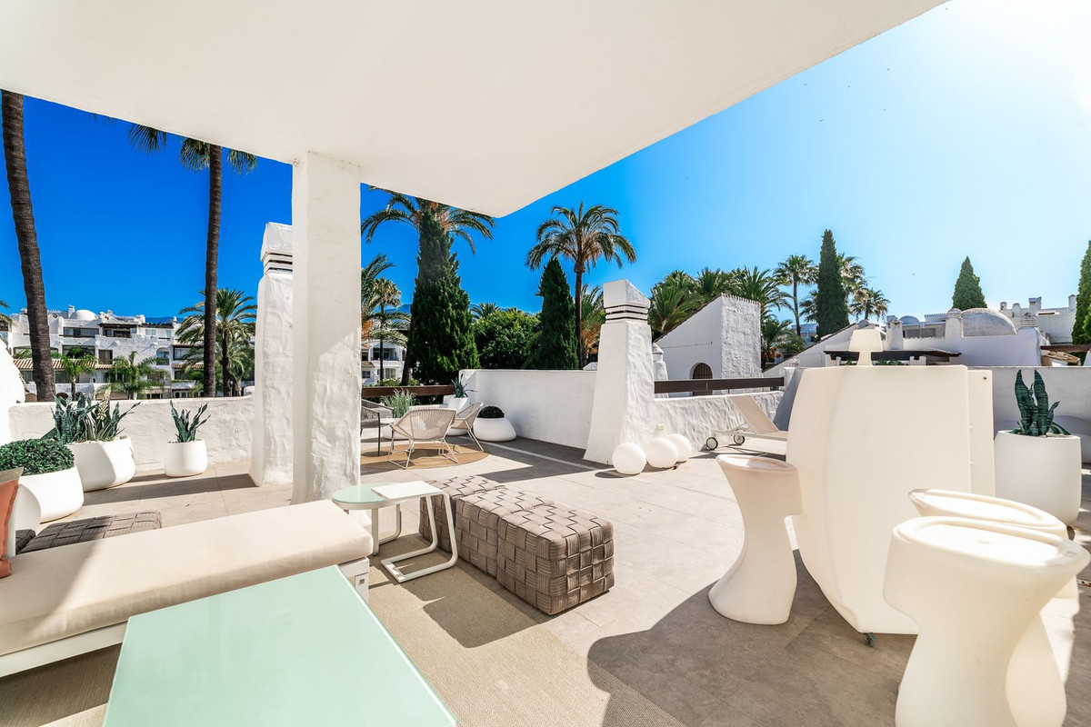 4 Bedroom Apartment for Sale in Puerto Banús — 8