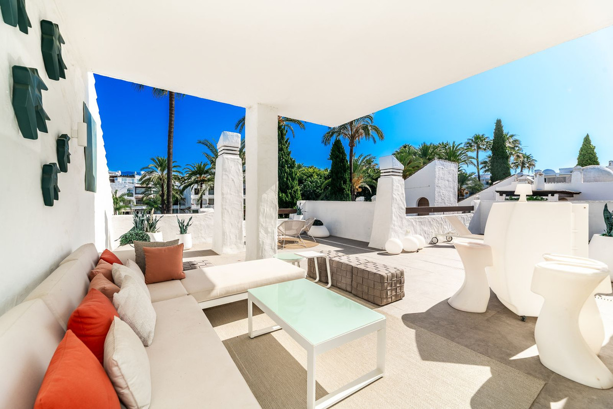 4 Bedroom Apartment for Sale in Puerto Banús — 9