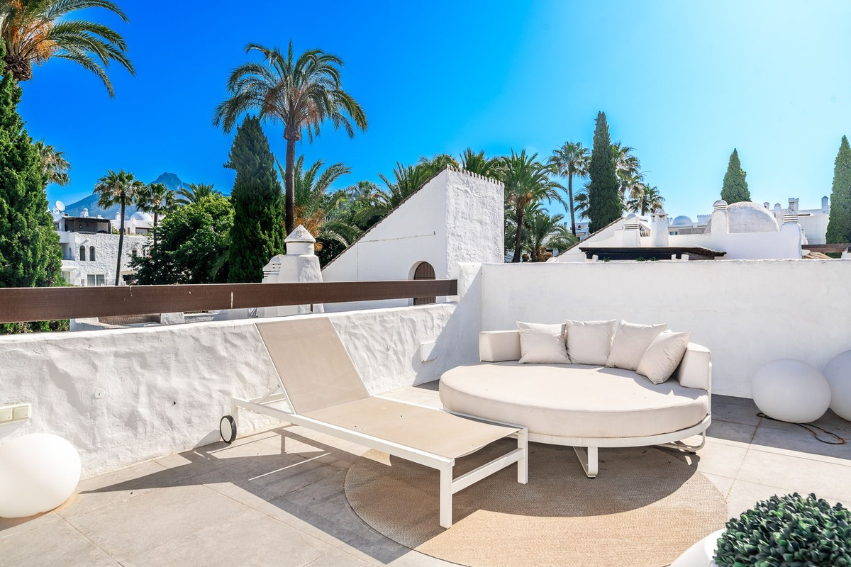4 Bedroom Apartment for Sale in Puerto Banús — view 10