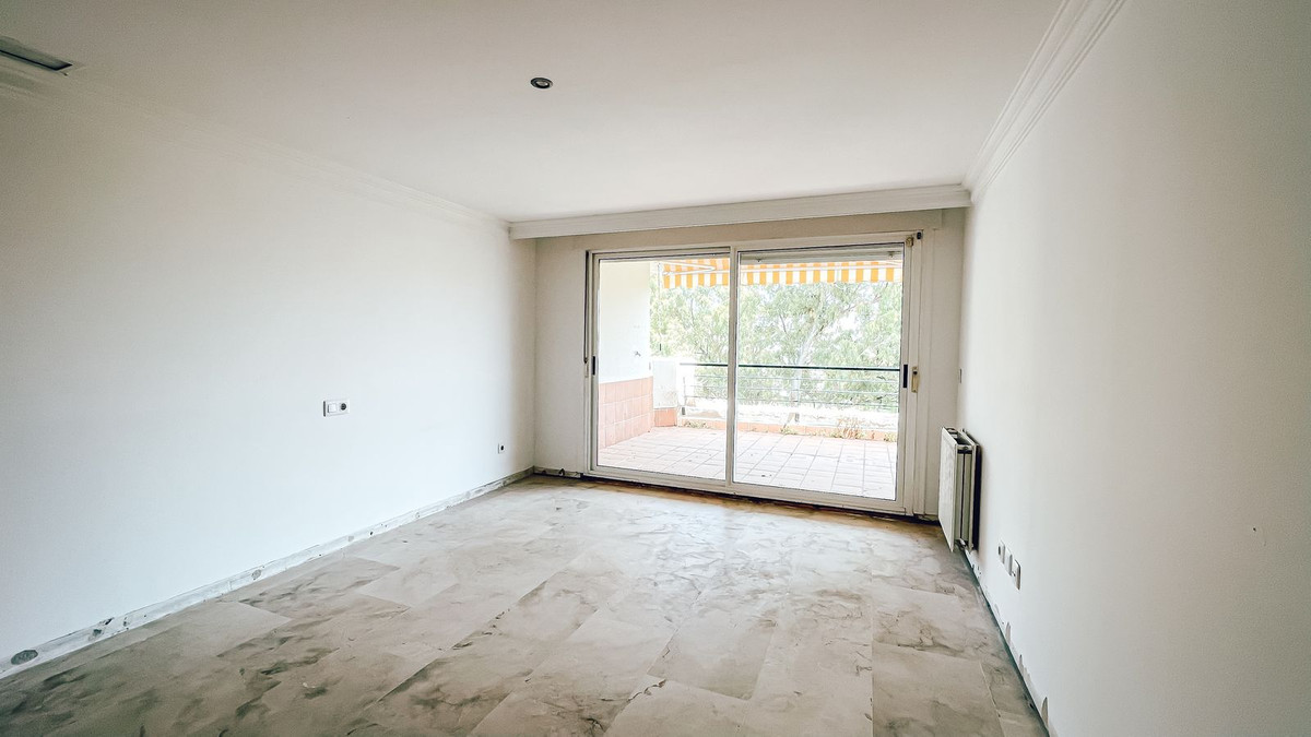 3 Bedroom Apartment for Sale in Guadalmina Alta — view 15