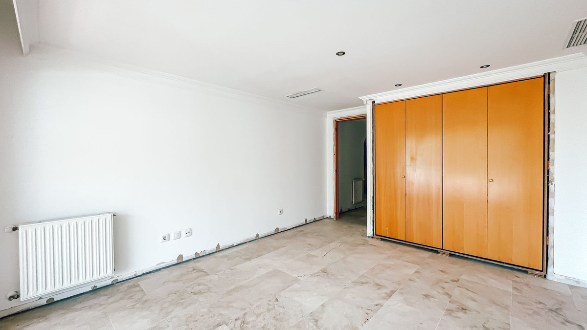 3 Bedroom Apartment for Sale in Guadalmina Alta — view 16