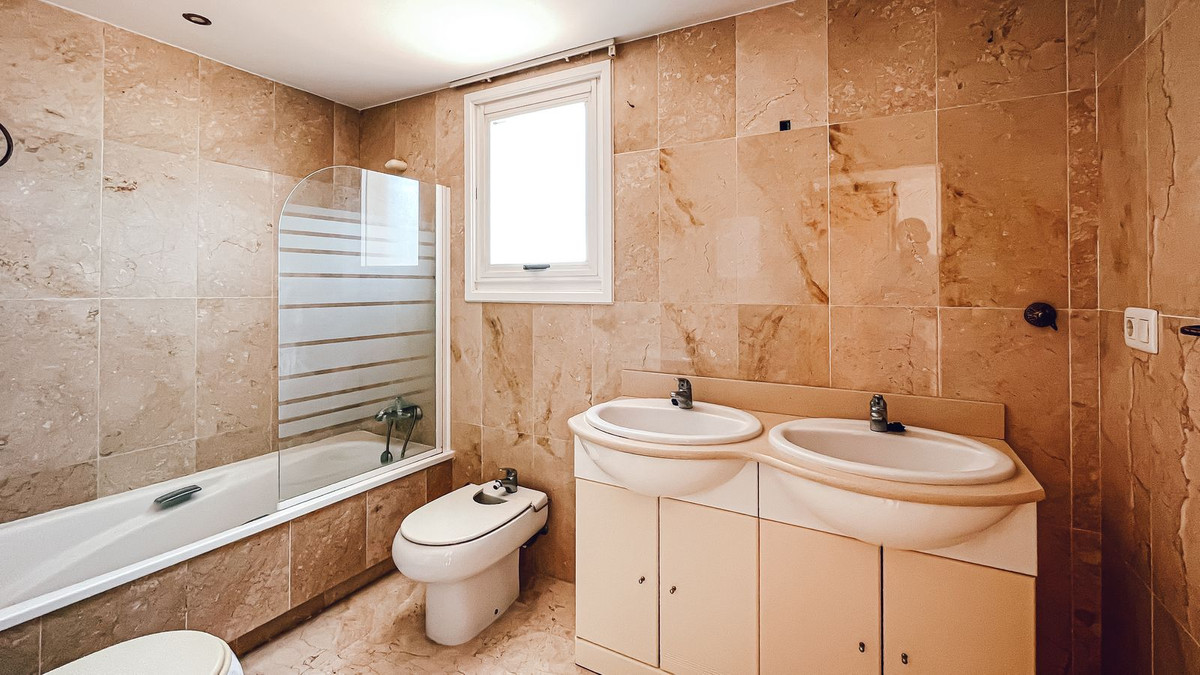 3 Bedroom Apartment for Sale in Guadalmina Alta — view 20