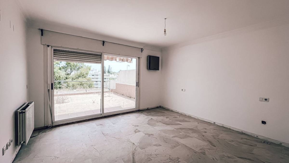 3 Bedroom Apartment for Sale in Guadalmina Alta — 5