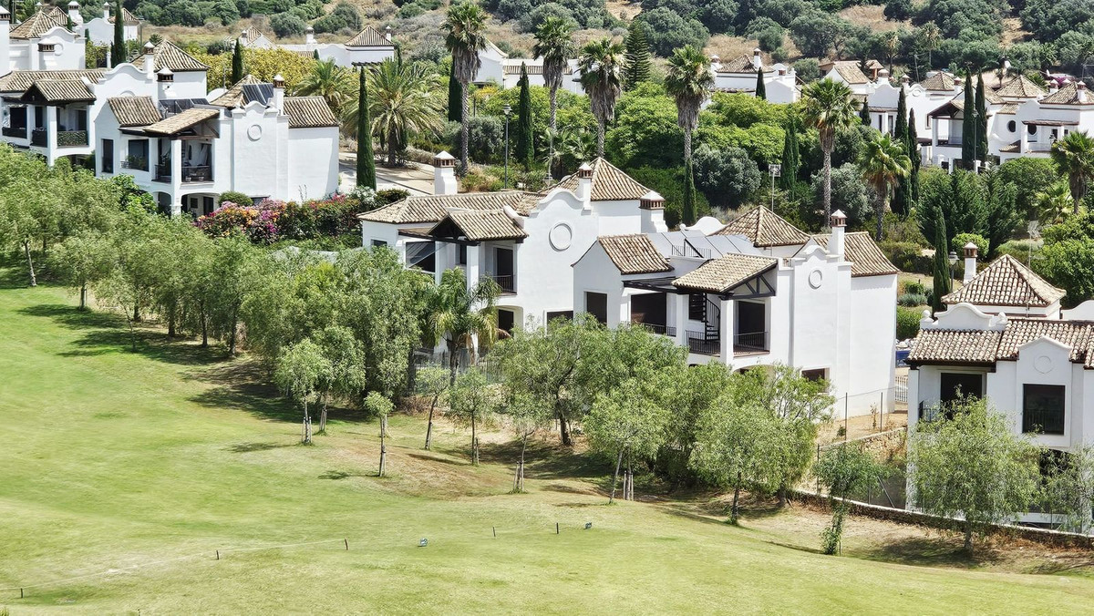 3 Bedroom Villa for Sale in Estepona — 2