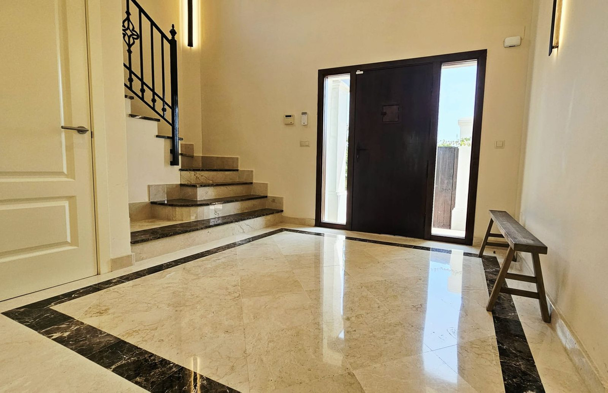 3 Bedroom Villa for Sale in Estepona — 4
