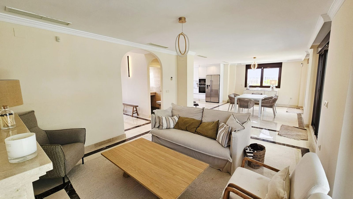 3 Bedroom Villa for Sale in Estepona — 6