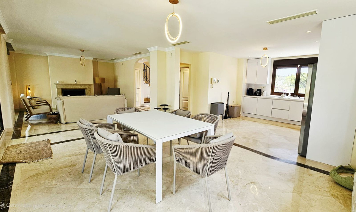 3 Bedroom Villa for Sale in Estepona — 9