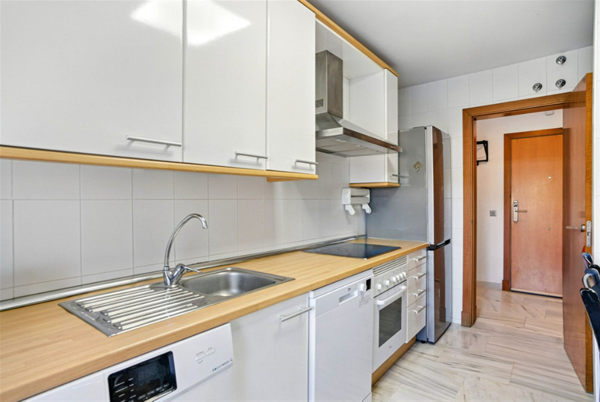 3 Bedroom Apartment for Sale in Benahavís — 8