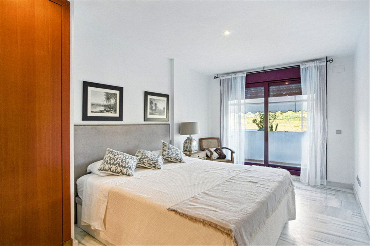 3 Bedroom Apartment for Sale in Benahavís — 9