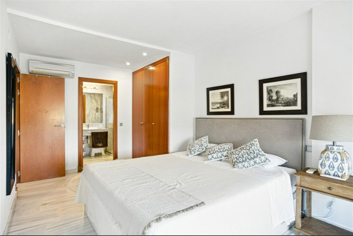 3 Bedroom Apartment for Sale in Benahavís — view 10