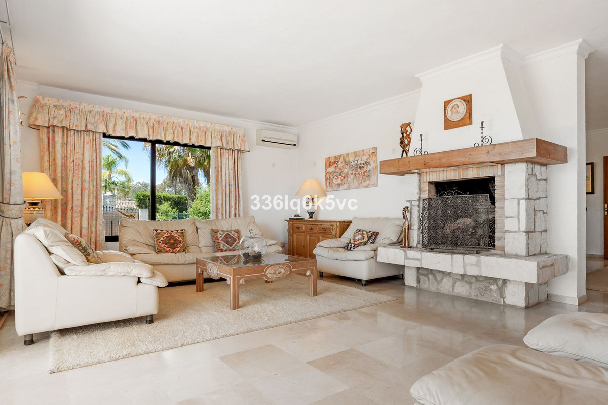 4 Bedroom Villa for Sale in Marbella — 2