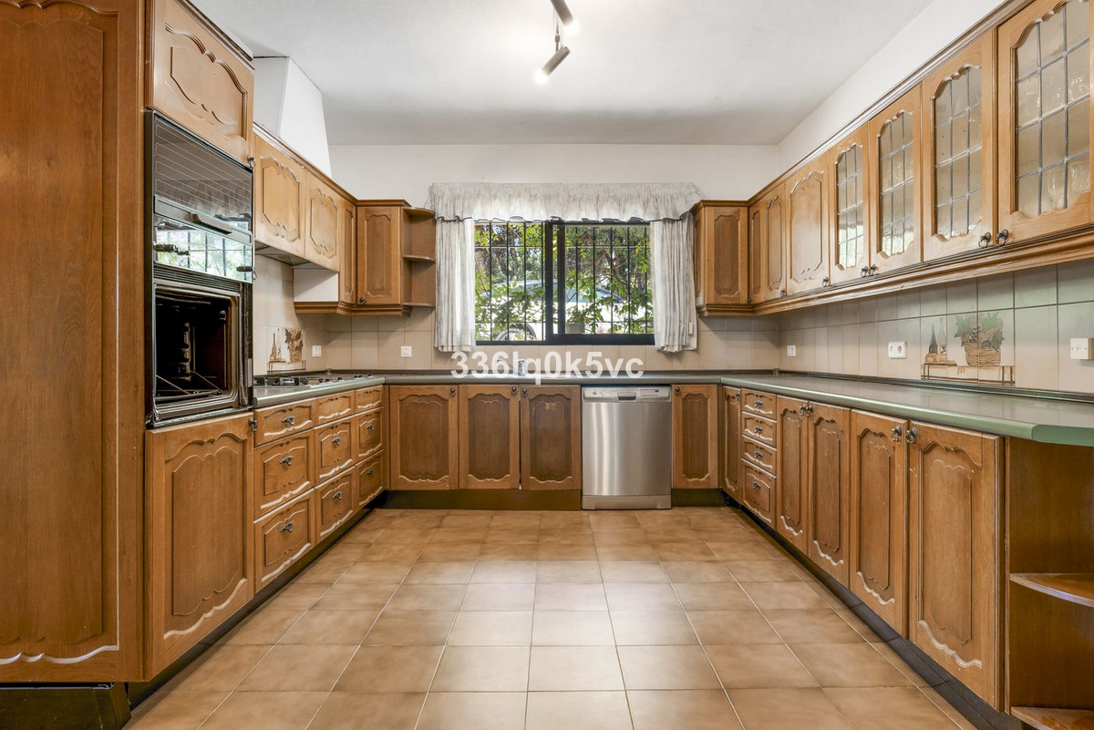 4 Bedroom Villa for Sale in Marbella — 8
