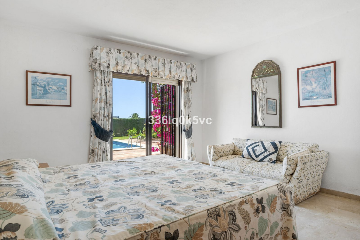 4 Bedroom Villa for Sale in Marbella — view 10