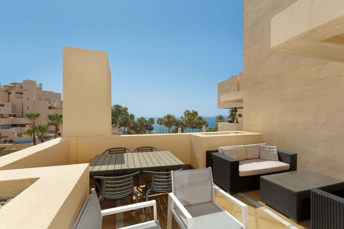 3 Bedroom Apartment for Sale in Estepona — 2