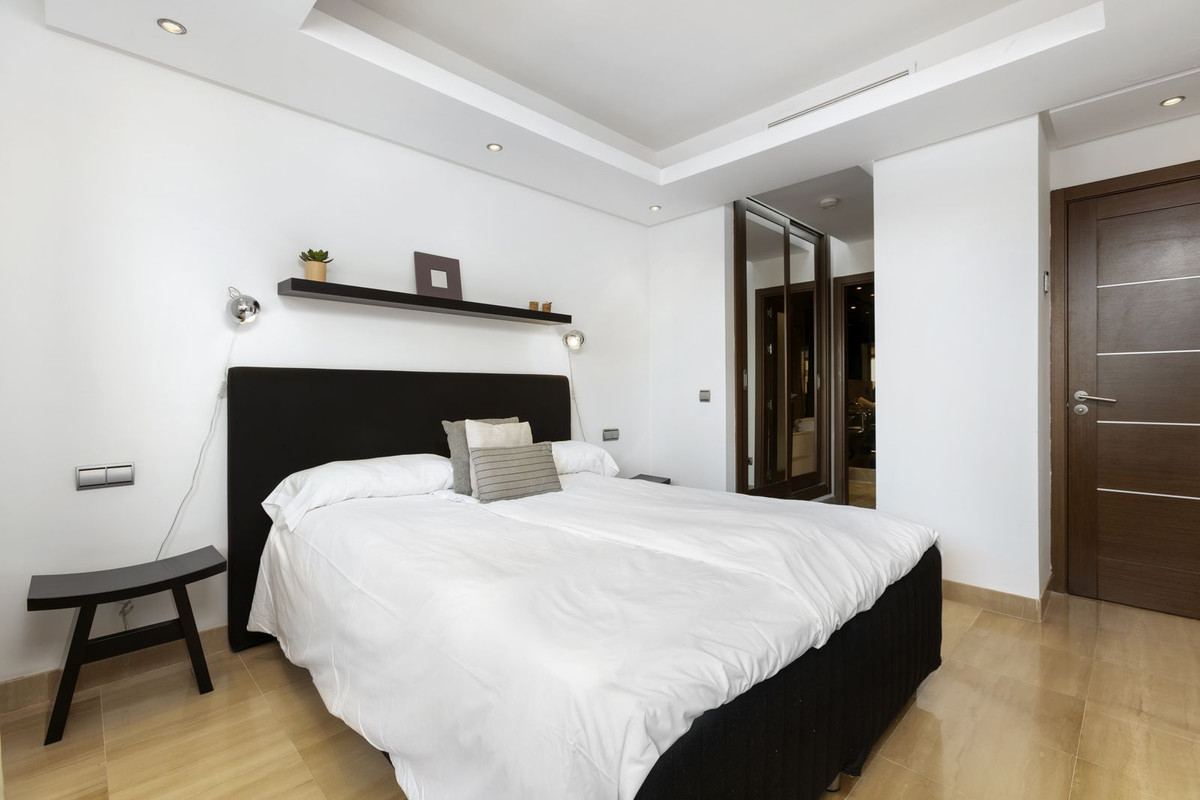 3 Bedroom Apartment for Sale in Estepona — 8