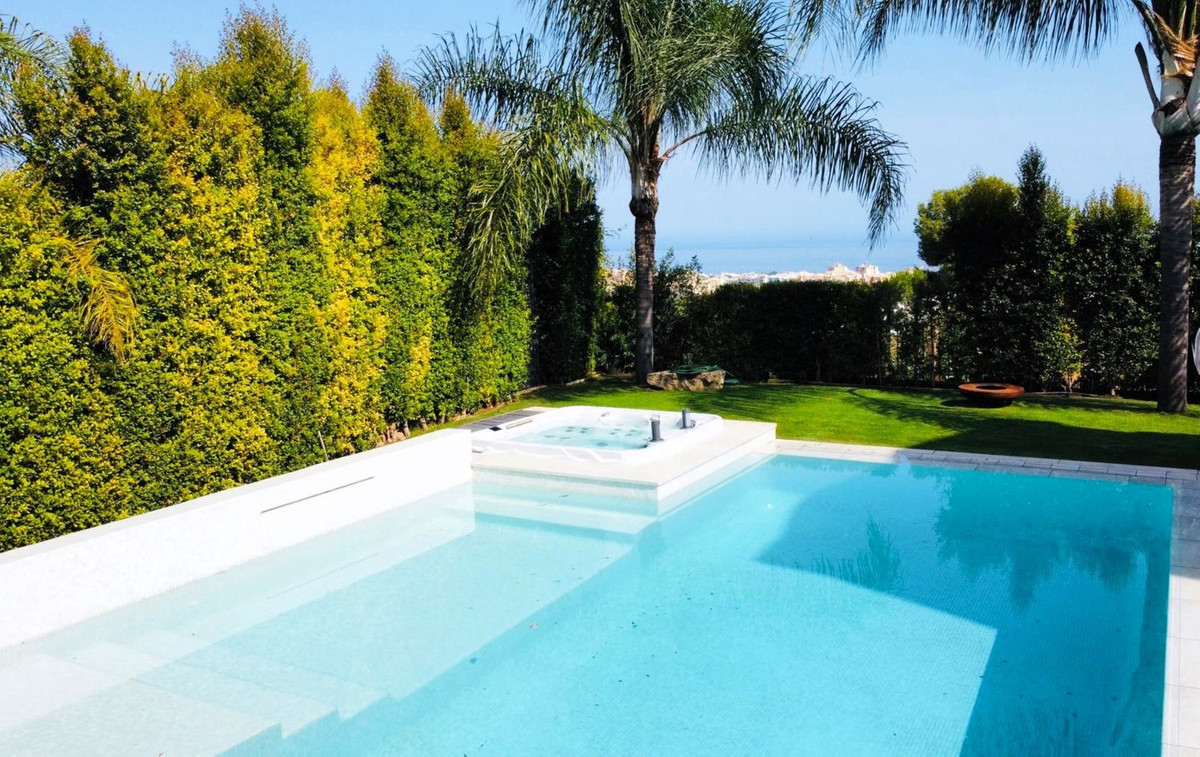 6 Bedroom Villa for Sale in Marbella — 9