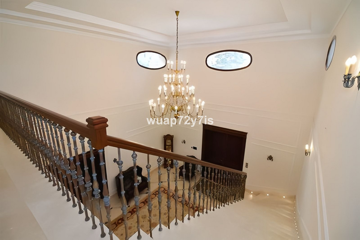 6 Bedroom Villa for Sale in Guadalmina Baja — 7