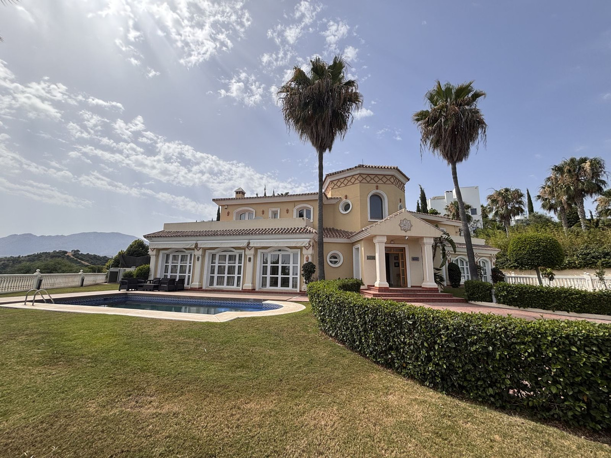 5 Bedroom Villa for Sale in Selwo — 4