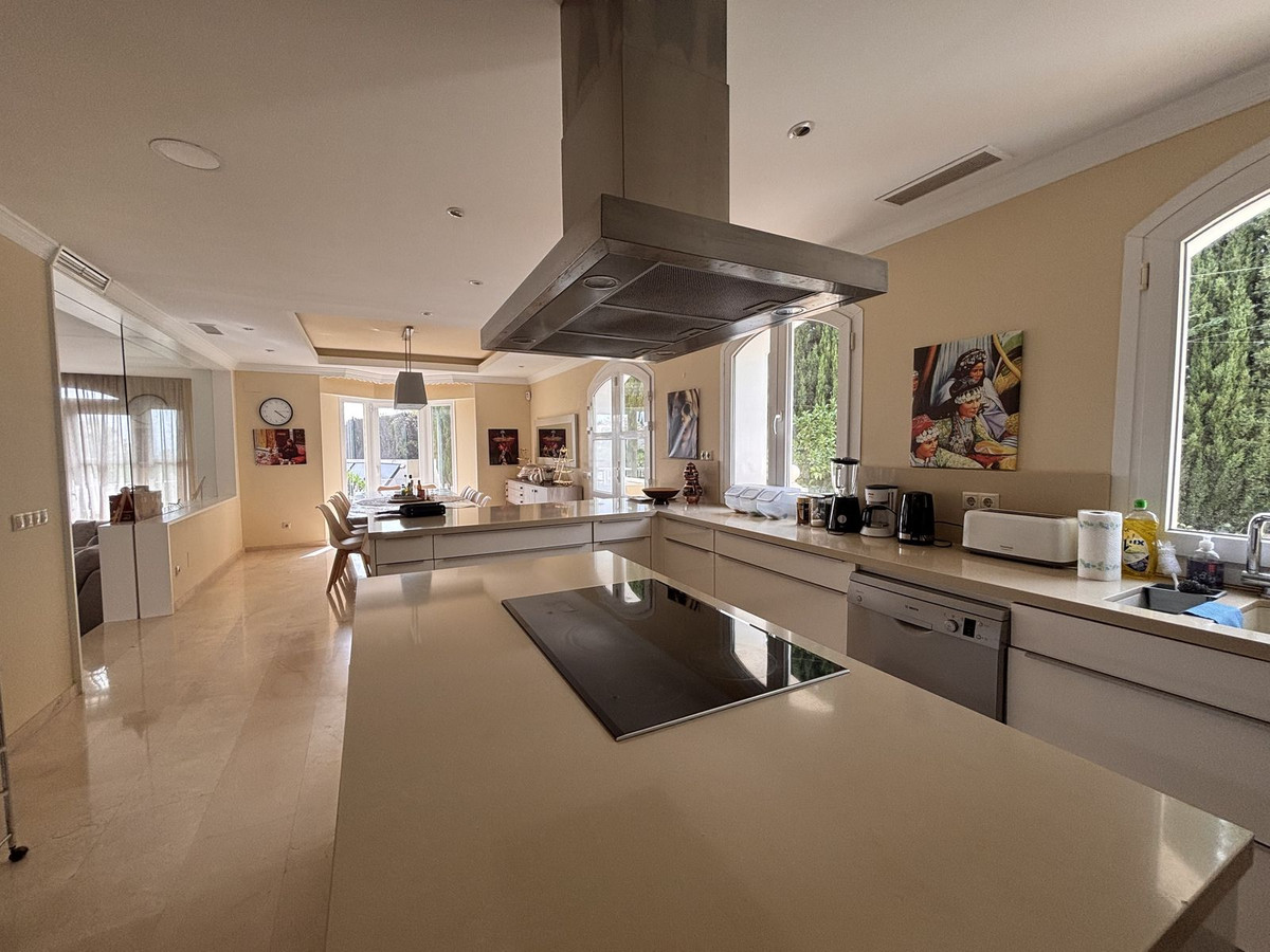 5 Bedroom Villa for Sale in Selwo — 8