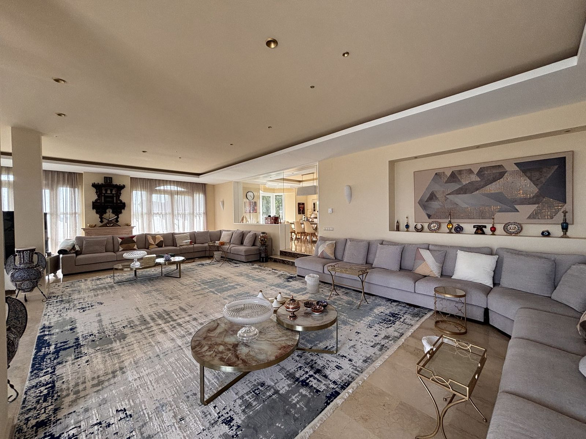 5 Bedroom Villa for Sale in Selwo — 9