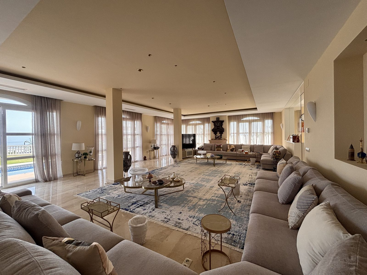 5 Bedroom Villa for Sale in Selwo — view 10