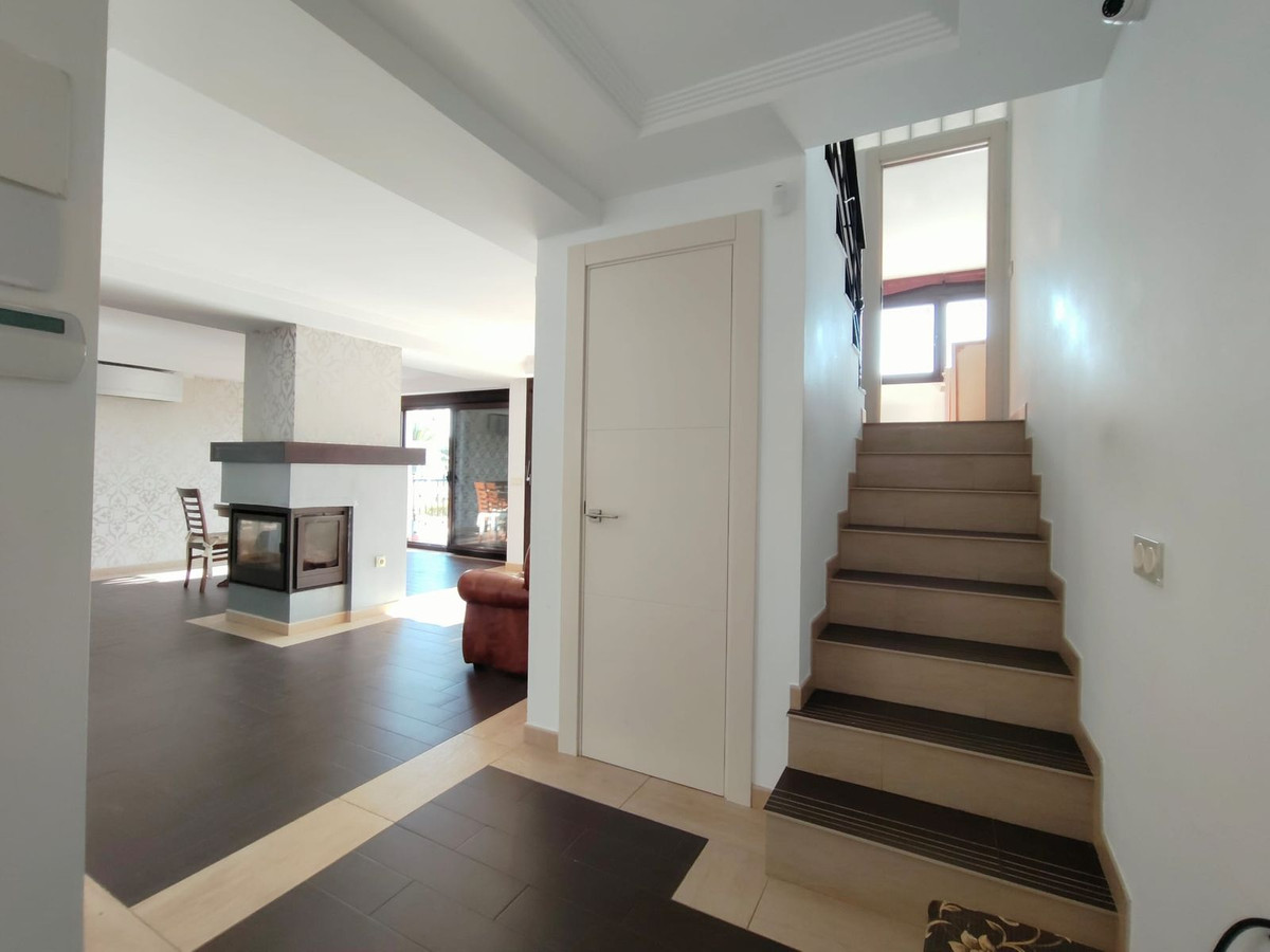 4 Bedroom Apartment for Sale in Estepona