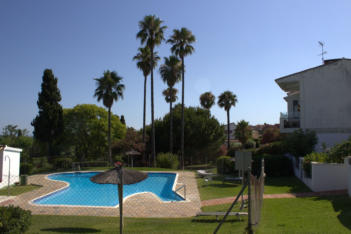 4 Bedroom Apartment for Sale in Estepona — 3