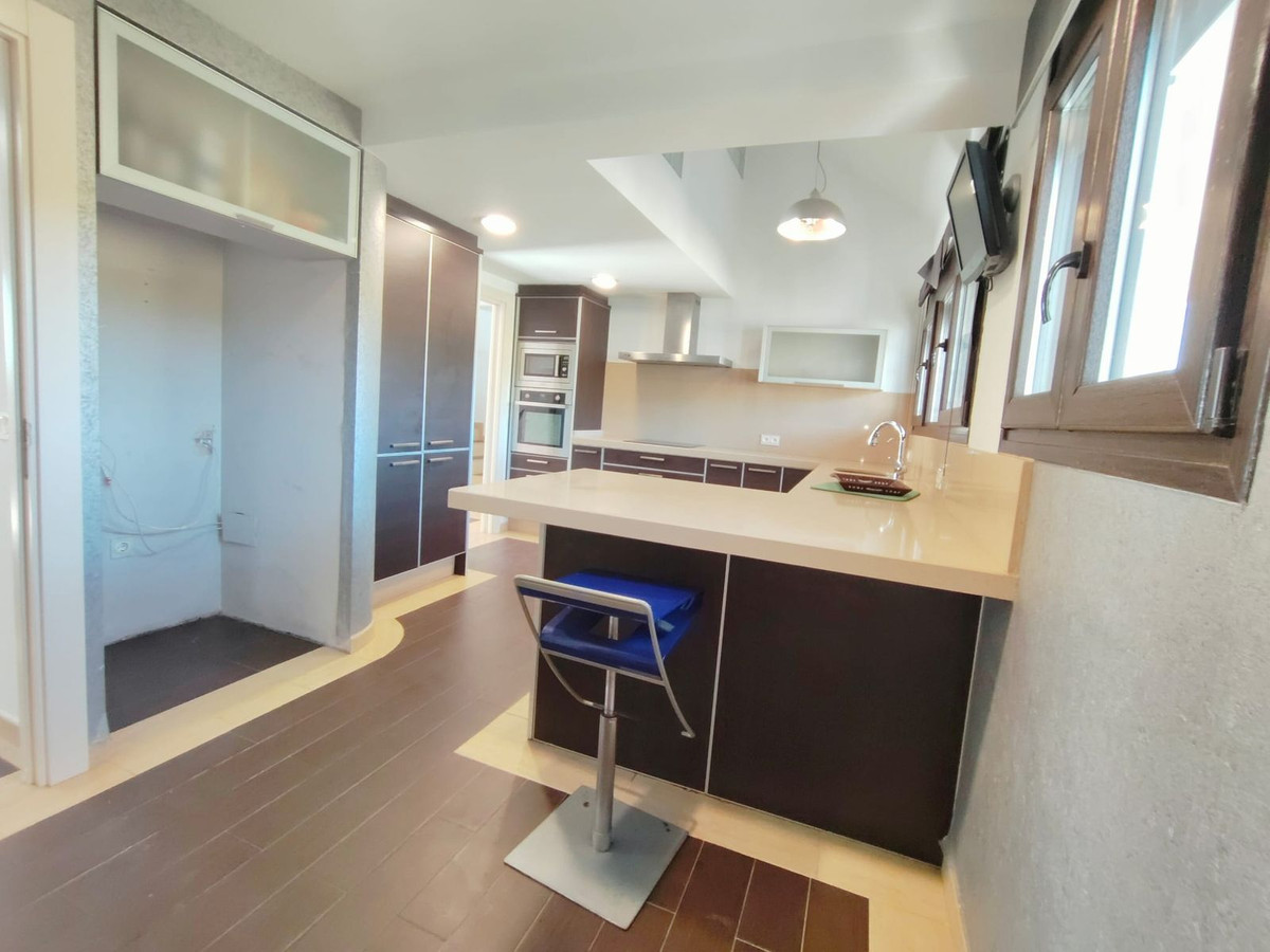 4 Bedroom Apartment for Sale in Estepona — 5