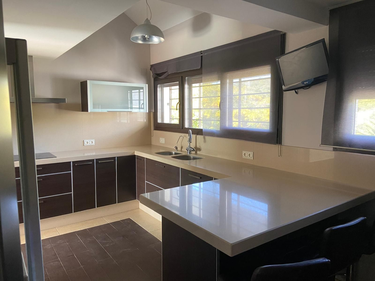4 Bedroom Apartment for Sale in Estepona — 6