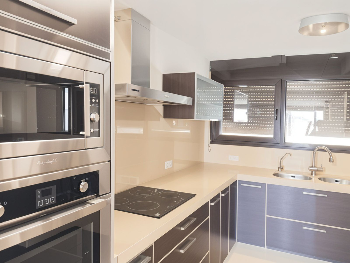 4 Bedroom Apartment for Sale in Estepona — 7