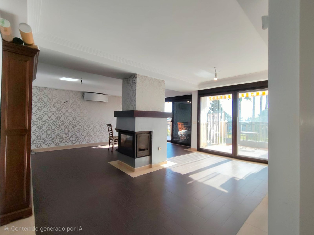 4 Bedroom Apartment for Sale in Estepona — 8