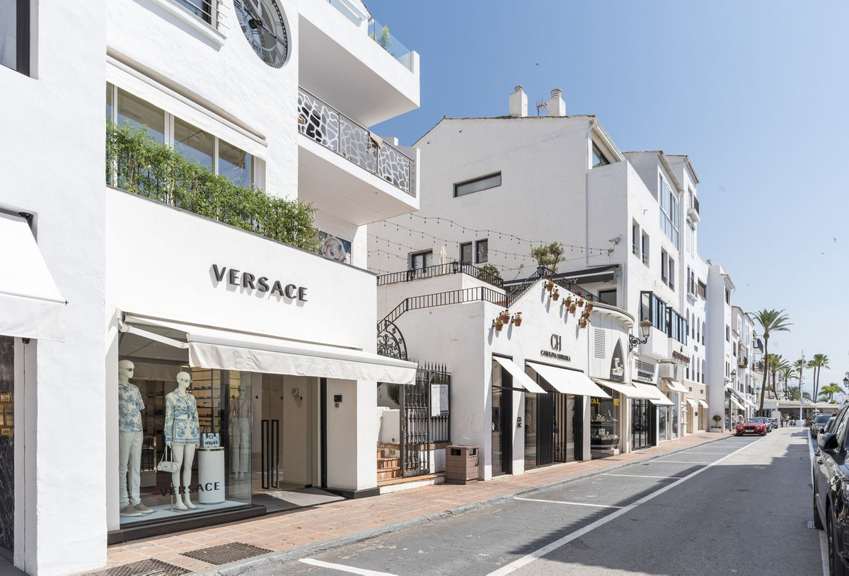 2 Bedroom Apartment for Sale in Puerto Banús