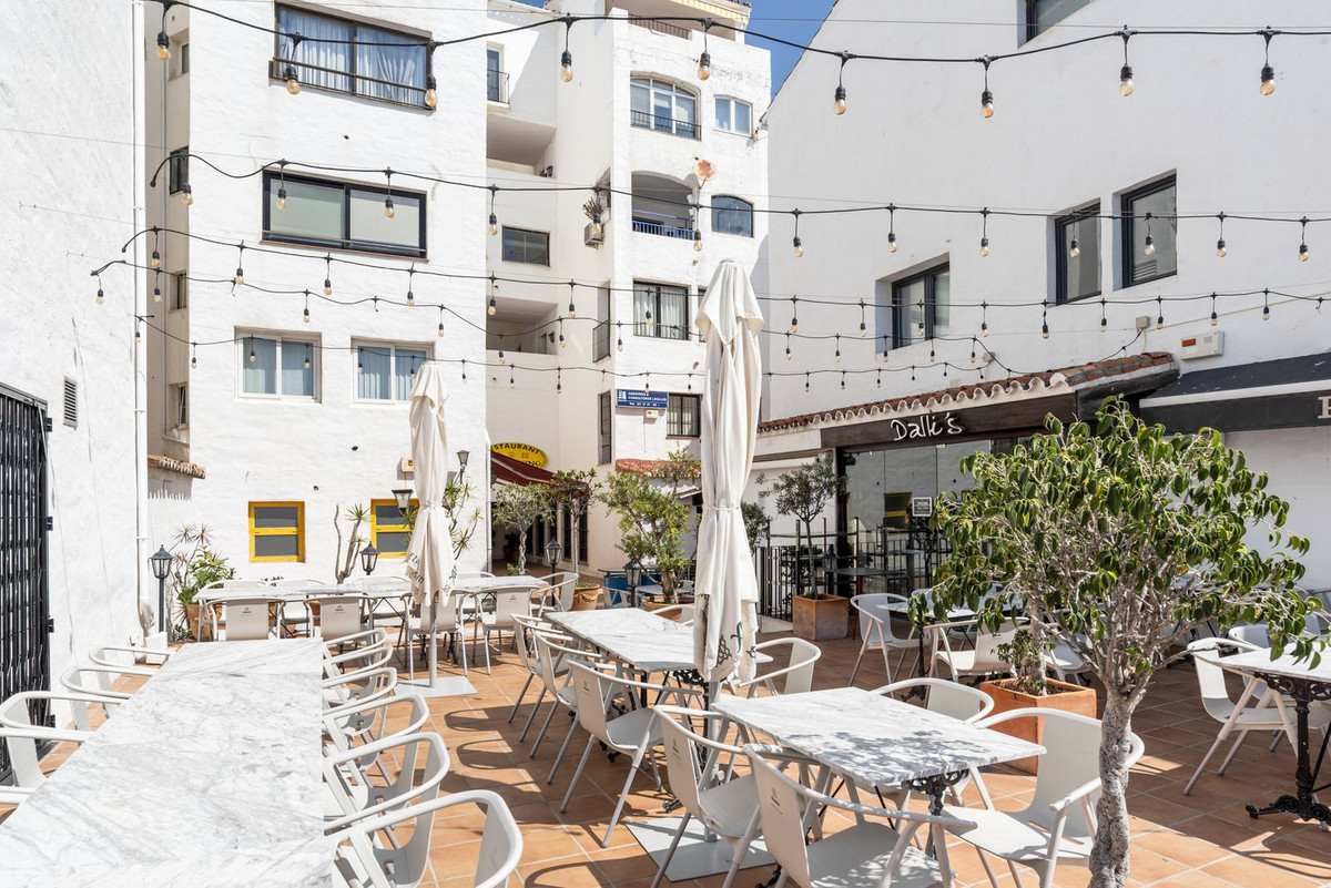 2 Bedroom Apartment for Sale in Puerto Banús — 2