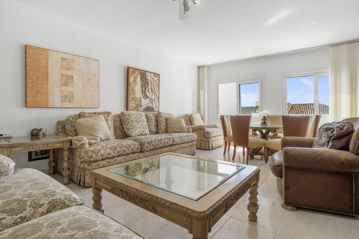 2 Bedroom Apartment for Sale in Puerto Banús — 4