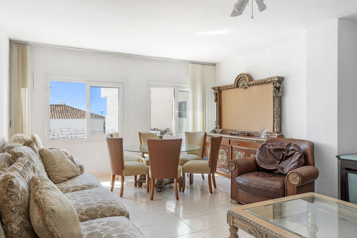 2 Bedroom Apartment for Sale in Puerto Banús — 5