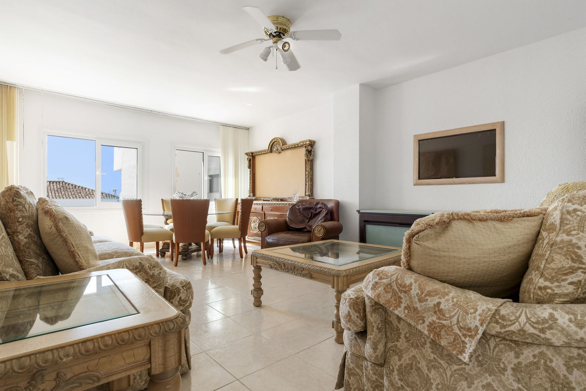 2 Bedroom Apartment for Sale in Puerto Banús — 6