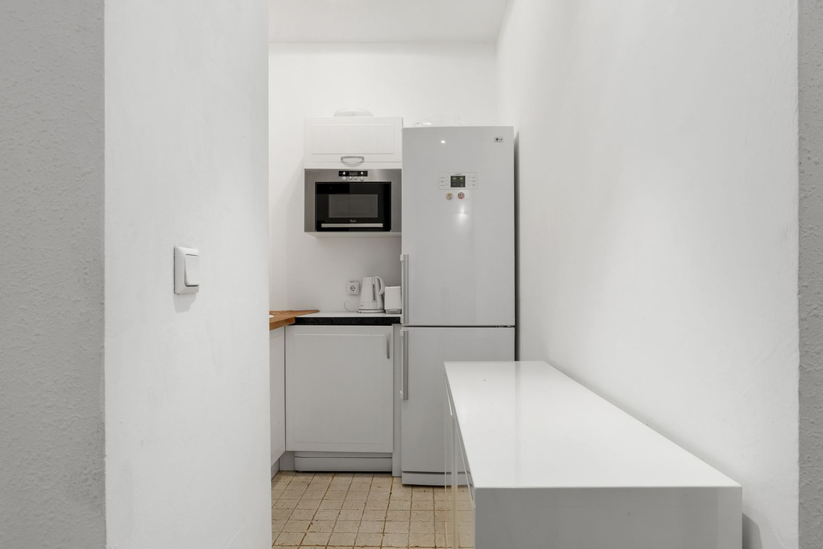 2 Bedroom Apartment for Sale in Puerto Banús — 8